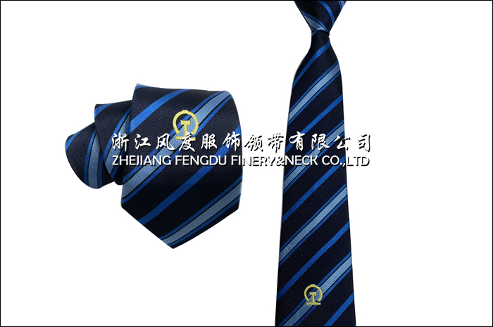 色真帶 2015式鐵路制服。.jpg